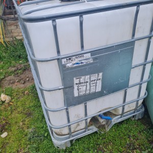 Plastični mobilni spremnik