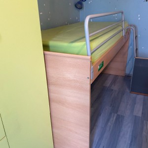 Povišeni krevet za jednu osobu