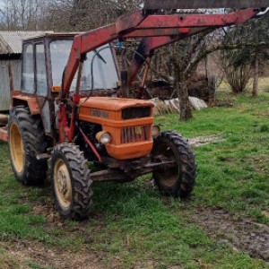Štore 404 s utovarivacem