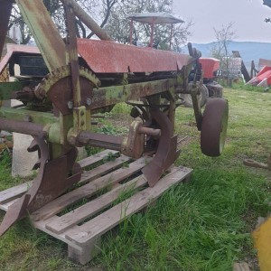Dvobrazni plug claas