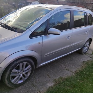 Prodajem Opel Zafira 1.9 CDTI