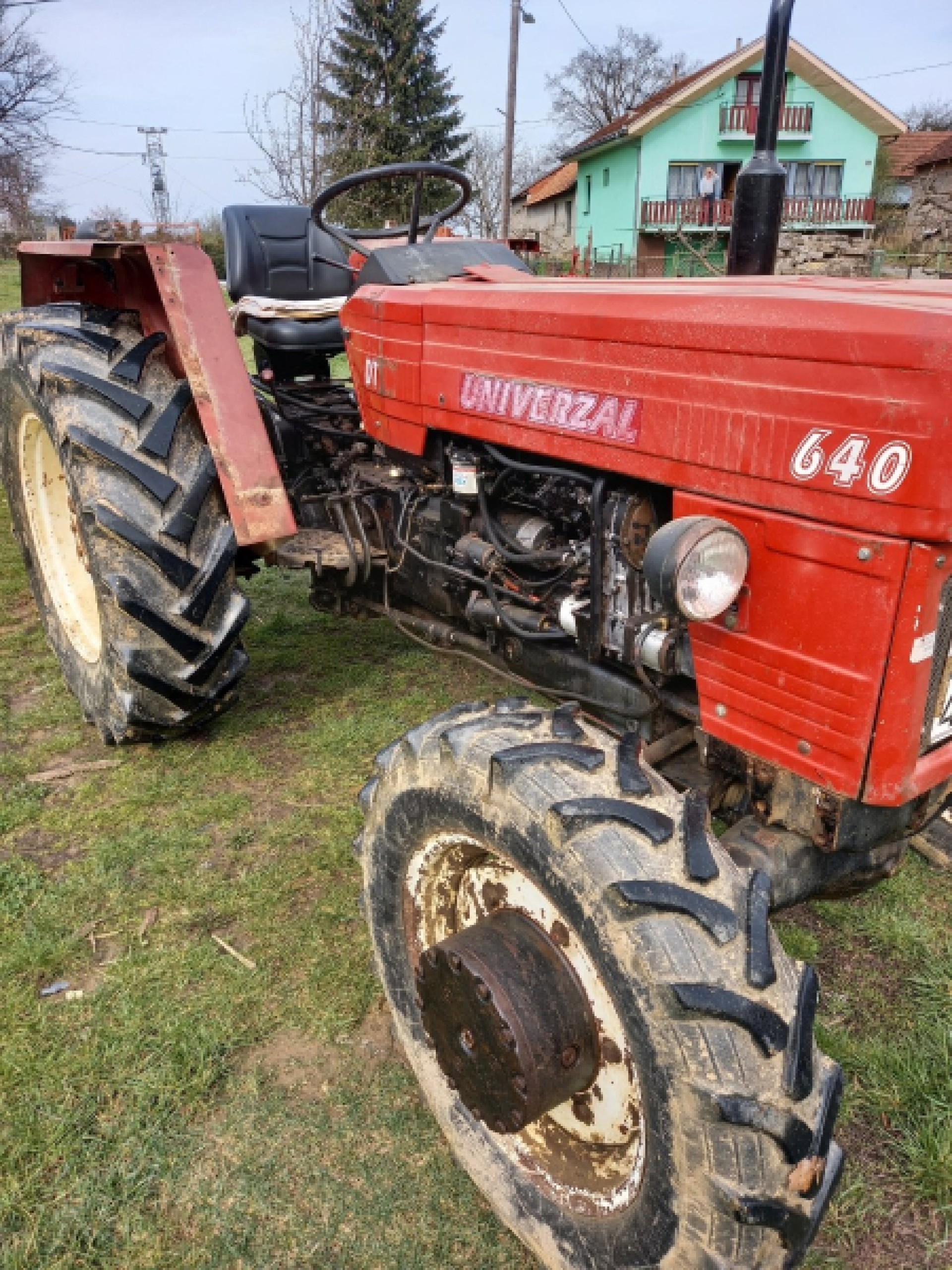 Traktor Universal 640