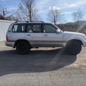 TOYOTA LAND CRUISER 100