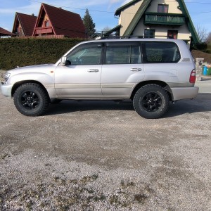TOYOTA LAND CRUISER 100