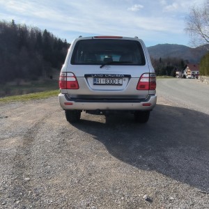 TOYOTA LAND CRUISER 100