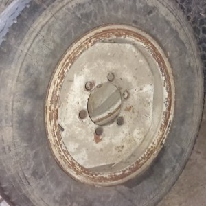Prodajem gume i felge 8,25x20 cola