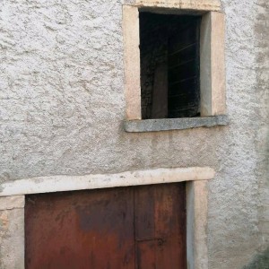 PRODAJEM STARU KAMENU KUĆU (ŠTALU)