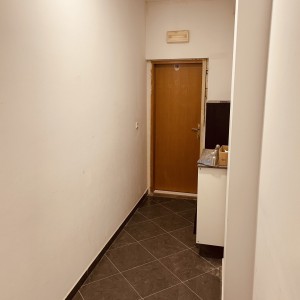 Iznajmljujem stambeni obijekt 220k2 -40 kreveta 095-865-8081