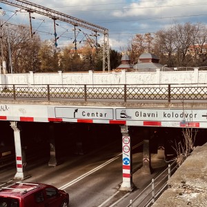 Iznajmljujem stambeni obijekt 220k2 -40 kreveta 095-865-8081