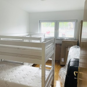 Iznajmljujem stambeni obijekt 220k2 -40 kreveta 095-865-8081