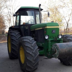 John Deere 3350