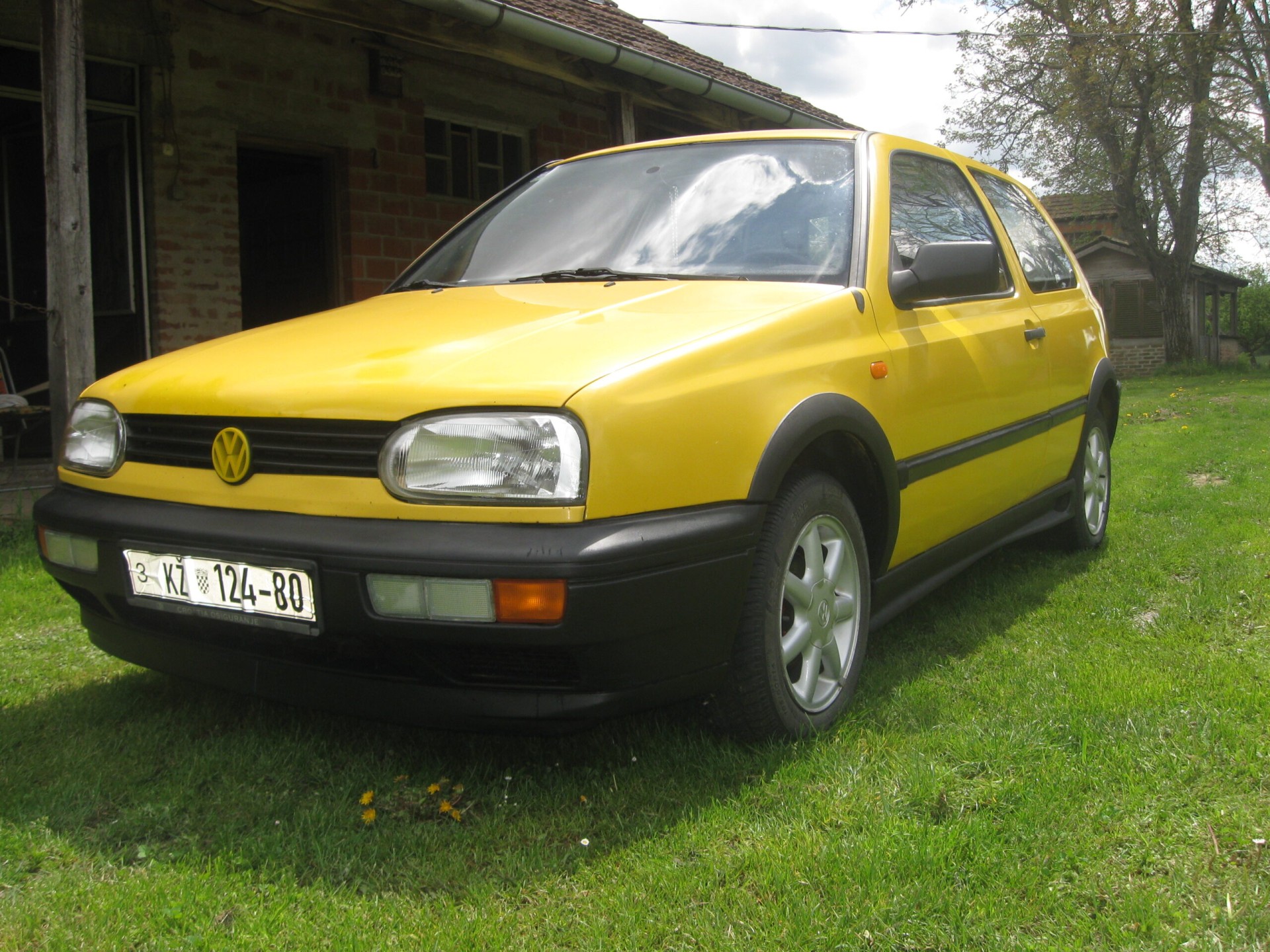 PRODAJEM ILI MIJENJAM GOLF 3