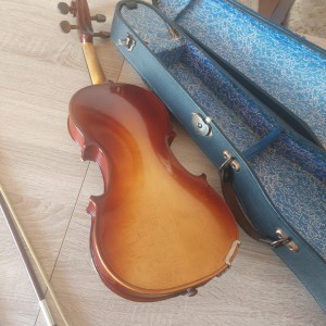 Violina antonius stradivarius cremonensis faciebat anno 1713