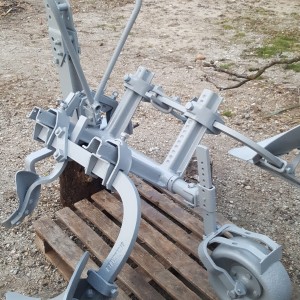 Jednobrazni plug okretač