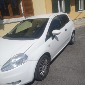 Hitno prodajem Punto Grande 1,3 diz za 1.800 Eur troja vrata