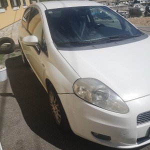Hitno prodajem Punto Grande 1,3 diz za 1.800 Eur troja vrata