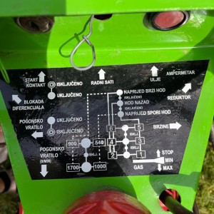 Traktor Tomo Vinković 418