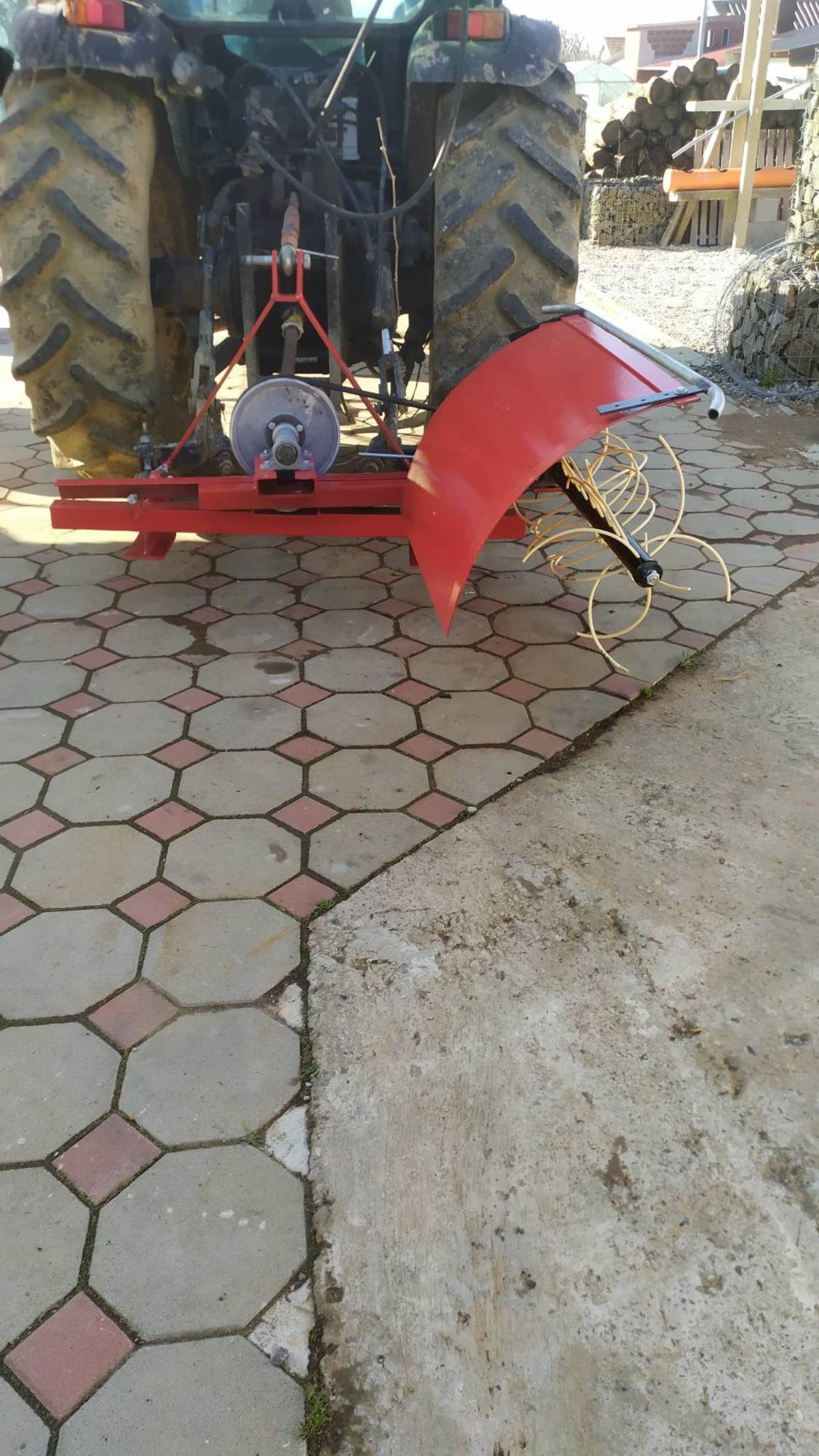 Četka za plijevljenje i košnju trave
