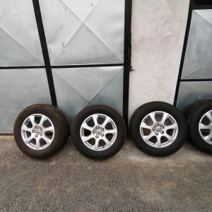 Prodajem alu felge sa gumama 235/65R17