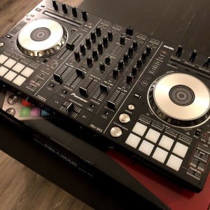 Pioneer DJ XDJ-RX3, Pioneer DDJ-REV7 DJ Kontroler