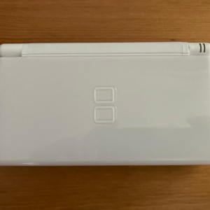 Nintendo DS Lite + 3 Pokemon igre
