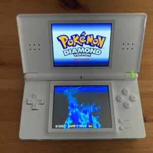 Nintendo DS Lite + 3 Pokemon igre