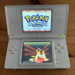 Nintendo DS Lite + 3 Pokemon igre
