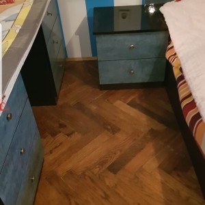 Komoda i spavaća soba