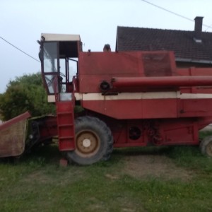 Kombajn Zmaj 142