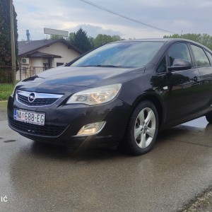 Opel Astra 1.7 CTDI top stanje