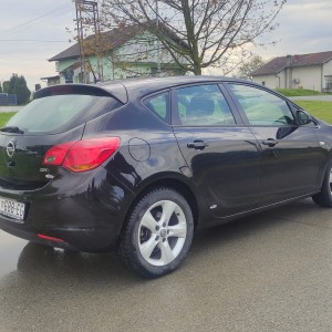 Opel Astra 1.7 CTDI top stanje