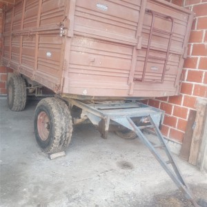 Prikolica kiper 8 i
