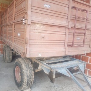 Prikolica kiper 8 i