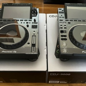 Pioneer DJ XDJ-RX3, Pioneer DDJ-REV7 DJ Kontroler