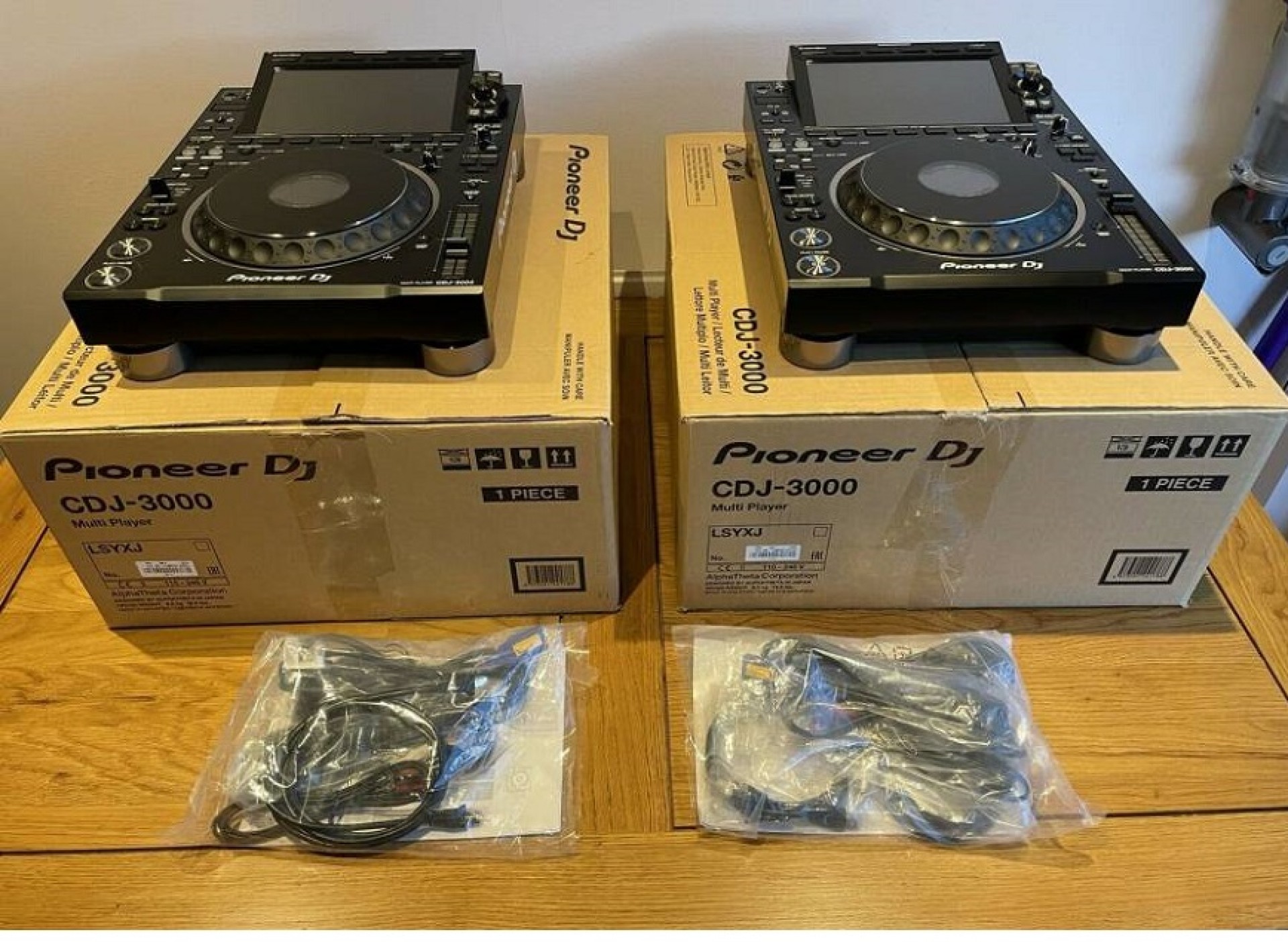 Pioneer CDJ-3000 Multi-Player / Pioneer DJM-A9 DJ Mixer