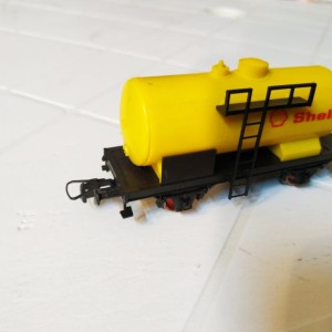 Cisterna Roco 2 metalne osovine Shell H0 1:87 u dobrom stanj