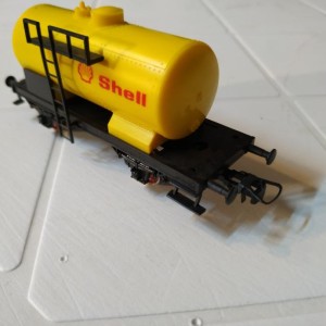 Cisterna Roco 2 metalne osovine Shell H0 1:87 u dobrom stanj