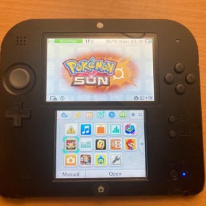 Nintendo 2DS + Pokemon Sun