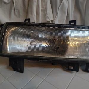 Lijevi far za Renault Master T35 u dobrom stanju