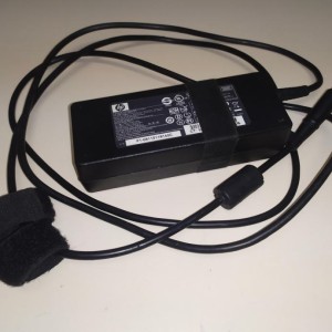 Originalni HP AC Adapteri 19V korišteni i ispravan