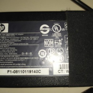 Originalni HP AC Adapteri 19V korišteni i ispravan