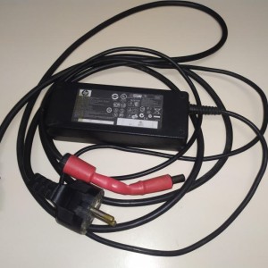 Originalni HP AC Adapteri 19V korišteni i ispravan