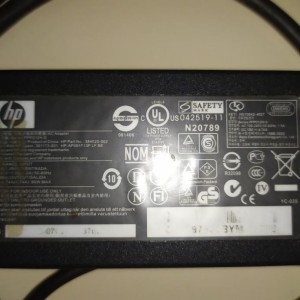Originalni HP AC Adapteri 19V korišteni i ispravan