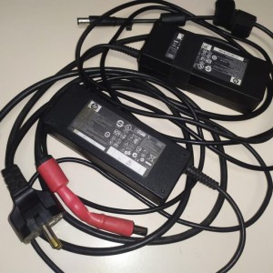 Originalni HP AC Adapteri 19V korišteni i ispravan