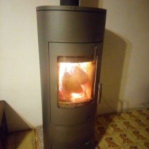 Peč Limex na kruta goriva 7.5 KW zlatne boje elipsastog obli