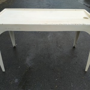 PVC bijeli stol za razne namjene dimenzije: 66,5 x 146 x 90