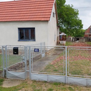 Prodaje se kuca u suhopolju