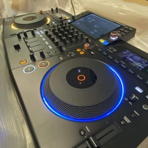 Pioneer CDJ-3000 Multi-Player / Pioneer DJM-A9 DJ Mixer