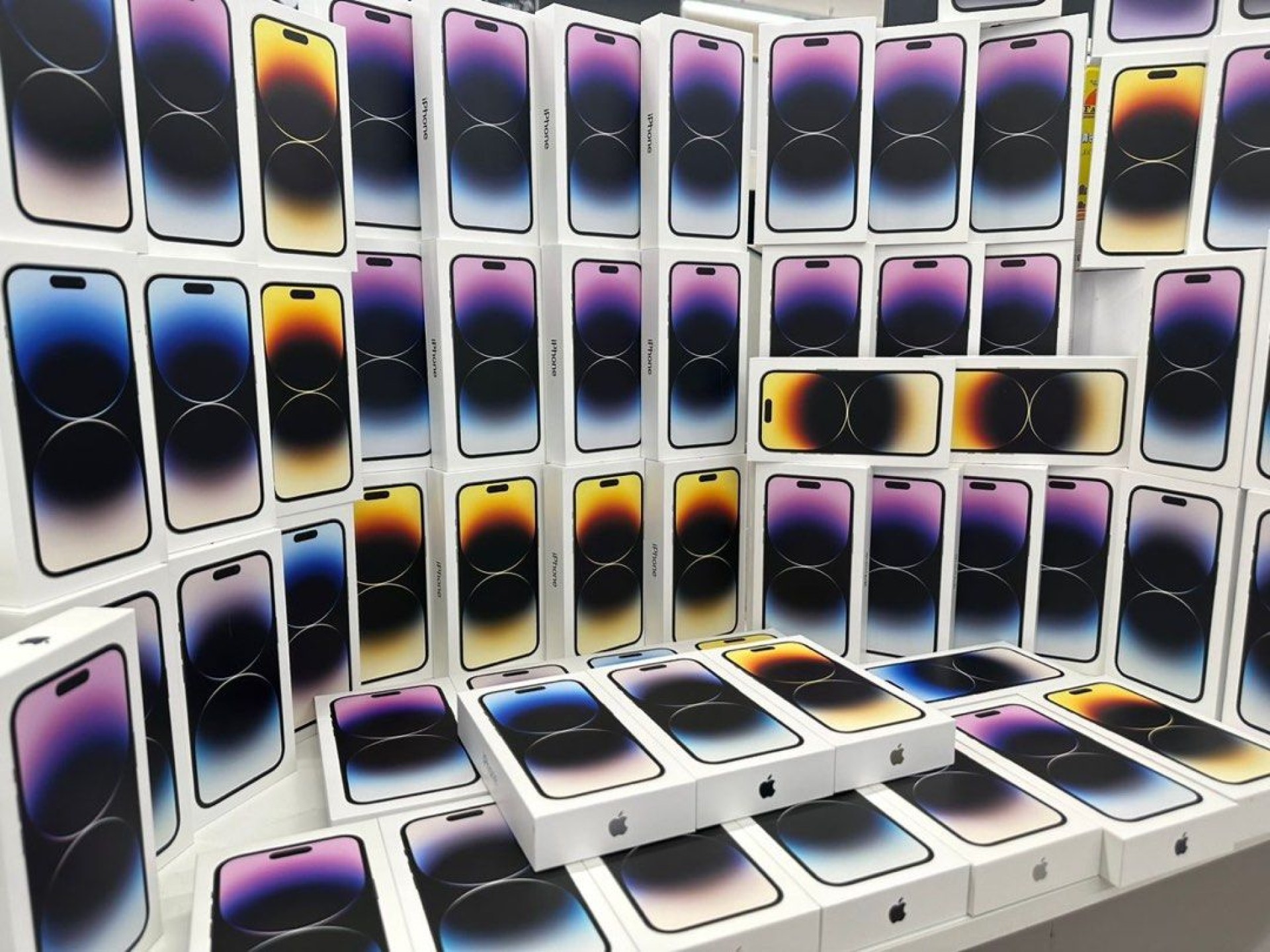 www.itechez.com Apple iPhone, iPhone 14 Pro, iPhone 14