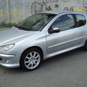 peugeot 206 hdi 188000km.klima,reg.do 06.24.